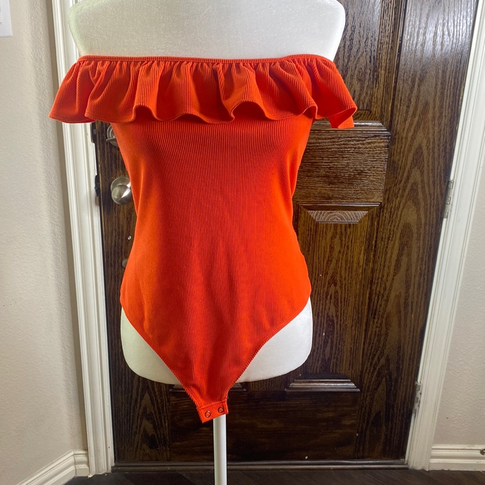 EXPRESS Womens orange bodysuit sz medium